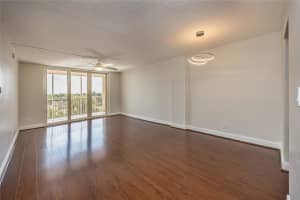 250 Jacaranda Dr, Plantation, FL 33324 - MLS#F10524497