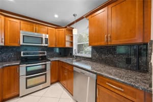 1614 NE 11th Ave, Fort Lauderdale, FL 33305 - MLS#F10524639