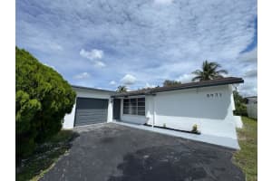 8971 Nw 8th St, Pembroke Pines