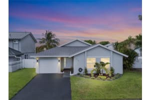 910 Sw 99th Ave, Pembroke Pines
