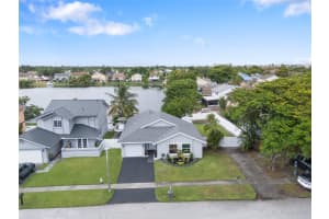 910 SW 99th Ave, Pembroke Pines, FL 33025 Sold 10/14/25