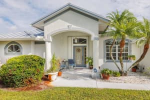 2904 SE Eagle Dr, Port Saint Lucie, FL 34984 - MLS#F10524780