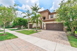 9860 Lakeview Lane, Parkland, FL 33076 - MLS#F10524796