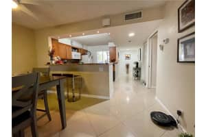 195 Lakeview Dr 102, Weston, FL 33326 - MLS#F10524821