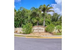 391 Sw South River Dr 203, Stuart