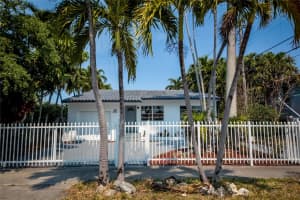 2221 Sw 13th St, Miami