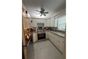9235a Lagoon Pl 310, Davie