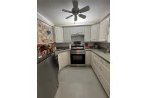 9235A Lagoon Pl 310, Davie, FL 33324 - MLS#F10524912