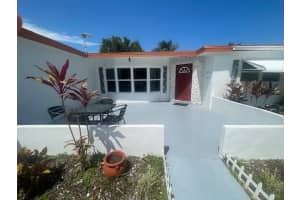 4220 NW 51st Ave, Lauderdale Lakes, FL 33319 - MLS#F10525040