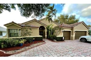 8975 Southern Orchard Rd, Davie, FL 33328 - MLS#F10525127