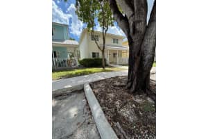 400 NW 19th Ter, Miami, FL 33136 - MLS#F10525166
