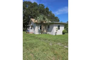 421 N 10th St, Fort Pierce, FL 34950 - MLS#F10525253