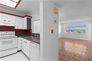 4705 NW 35th St 609, Lauderdale Lakes, FL 33319 - MLS#F10525257