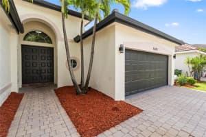 1523 SW 161st Ave, Pembroke Pines, FL 33027 - MLS#F10525267