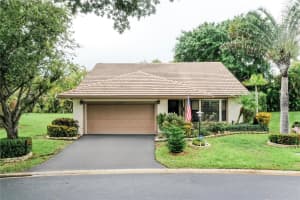1450 Lakeview Cir, Coral Springs