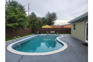 640 SW 68th Ter, Pembroke Pines, FL 33023 - MLS#F10525289