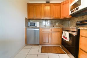 300 SW 134th Way 402E, Pembroke Pines, FL 33027 - MLS#F10525372