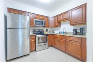 210 NE 40th St, Oakland Park, FL 33334 - MLS#F10525447