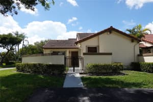 6632 Nw 179th Ter, Hialeah