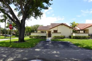 6632 NW 179th Ter, Hialeah, FL 33015 - MLS#F10525468