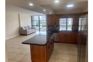 800 Parkview Drive, Hallandale Beach, FL 33009 - MLS#F10525605