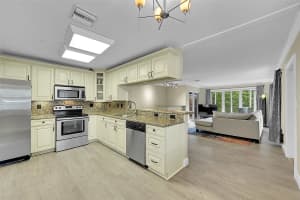 351 NE 42nd Ct, Oakland Park, FL 33334 - MLS#F10525641
