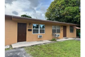 5611 NW 14th St, Lauderhill, FL 33313 - MLS#F10525795