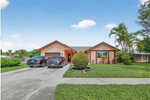 7527 SW 7th Pl, North Lauderdale, FL 33068 - MLS#F10525813