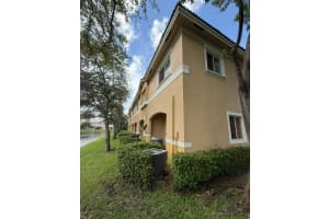8800 Riverside Street, Tamarac, FL 33321 - MLS#F10525960