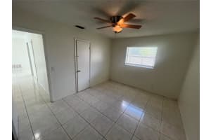 574 NE 35th St 2, Oakland Park, FL 33334 - MLS#F10525985