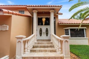 8235 Nw 164th St, Miami Lakes