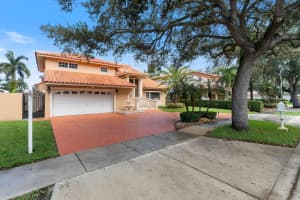 8235 NW 164th St, Miami Lakes, FL 33016 - MLS#F10526017