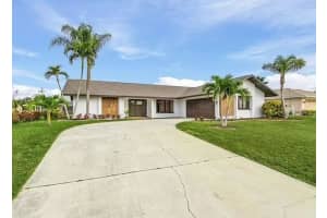 813 52nd Street, Cape Coral, FL 33914 - MLS#F10526019