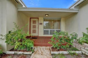 601 N 71st Ter, Hollywood, FL 33024 Sold 10/10/25
