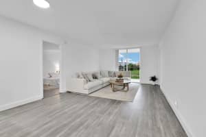 250 67th Street, Boca Raton, FL 33487 - MLS#F10526111