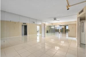 1200 Saint Charles Pl PH7, Pembroke Pines, FL 33026 - MLS#F10526197