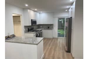 7546 Nw 44 Court #e, Coral Springs