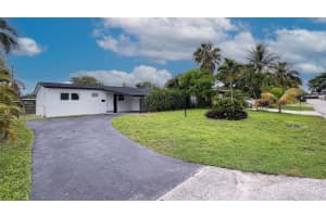 713 4th Court, Hallandale Beach, FL 33009 - MLS#F10526213