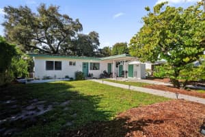 220 NE 165th St, Miami, FL 33162 - MLS#F10526229