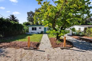220 NE 165th St, Miami, FL 33162 - MLS#F10526229