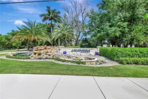9963 NW 2nd Ct, Plantation, FL 33324 Sold 12/29/25