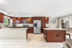 1000 SE 4th St 117 & 118, Fort Lauderdale, FL 33301 - MLS#F10526248