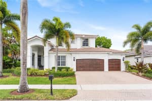 2527 Montclaire Cir, Weston, FL 33327 - MLS#F10526252