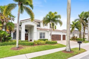 2527 Montclaire Cir, Weston, FL 33327 - MLS#F10526252