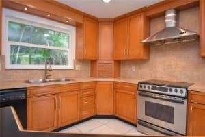 820 Alamanda Ct, Plantation, FL 33317 Sold 12/02/25