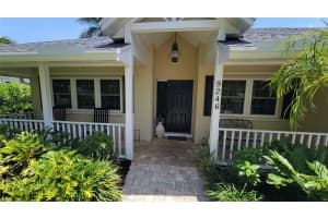 9246 SE Mercury St, Hobe Sound, FL 33455 - MLS#F10526339