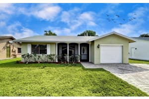 8240 NW 94th Ave, Tamarac, FL 33321 - MLS#F10526376