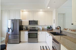 19 Harbour Isle Drive, Fort Pierce, FL 34949 - MLS#F10526389