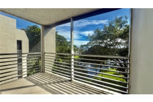 9340 Lagoon Pl 403, Davie