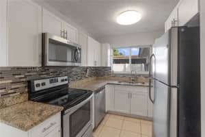 2001 NW 14th Ave, Fort Lauderdale, FL 33311 - MLS#F10526430
